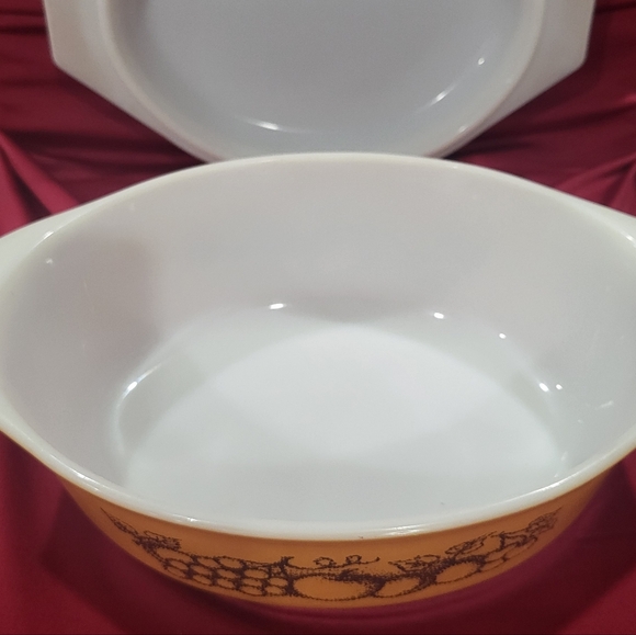 Vintage Pyrex Old Orchard 1.5 QT Ovenware Oval Casserole Dish with Brown Lid - Picture 5 of 8
